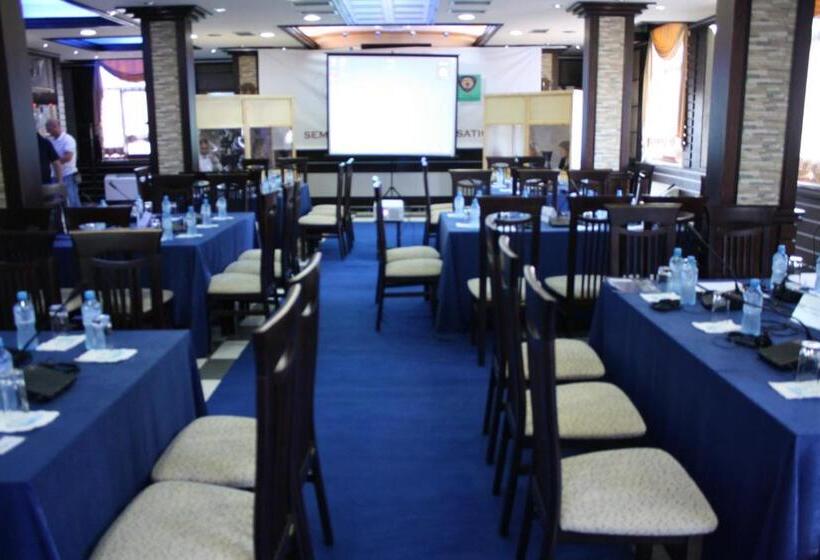 בית מלון כפרי Bar Restaurant America