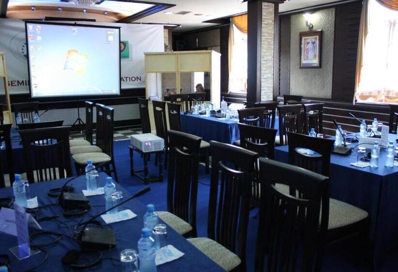 בית מלון כפרי Bar Restaurant America