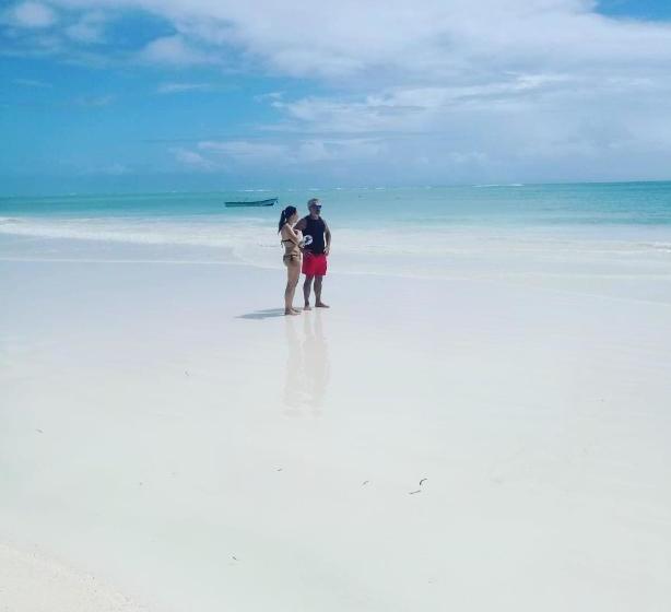 Отель Breeze Residence Apartments