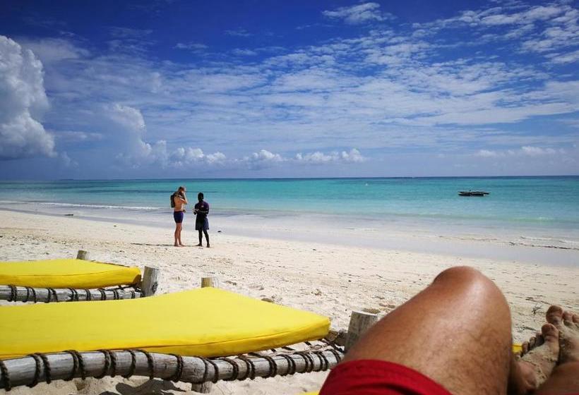 Отель Breeze Residence Apartments