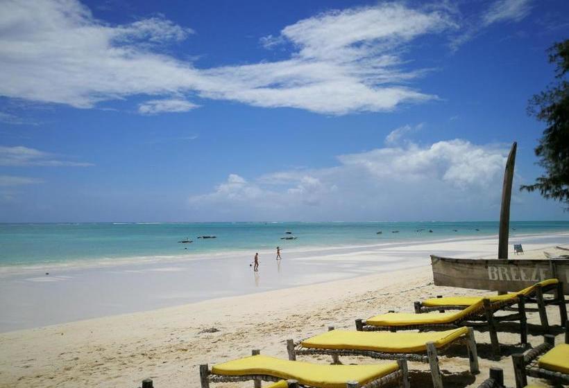 Отель Breeze Residence Apartments