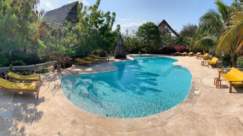 Отель Breeze Residence Apartments