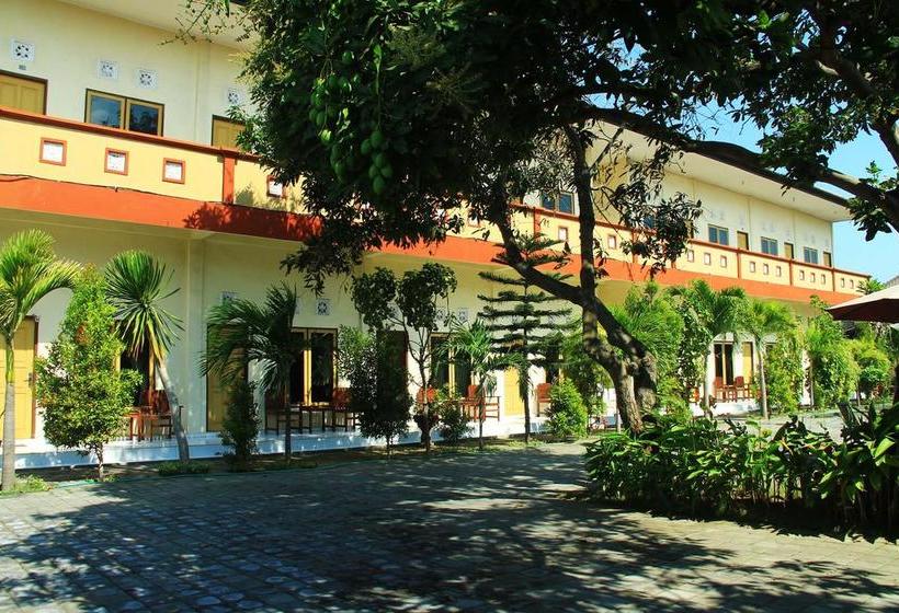 בית מלון כפרי Dewi Warsiki