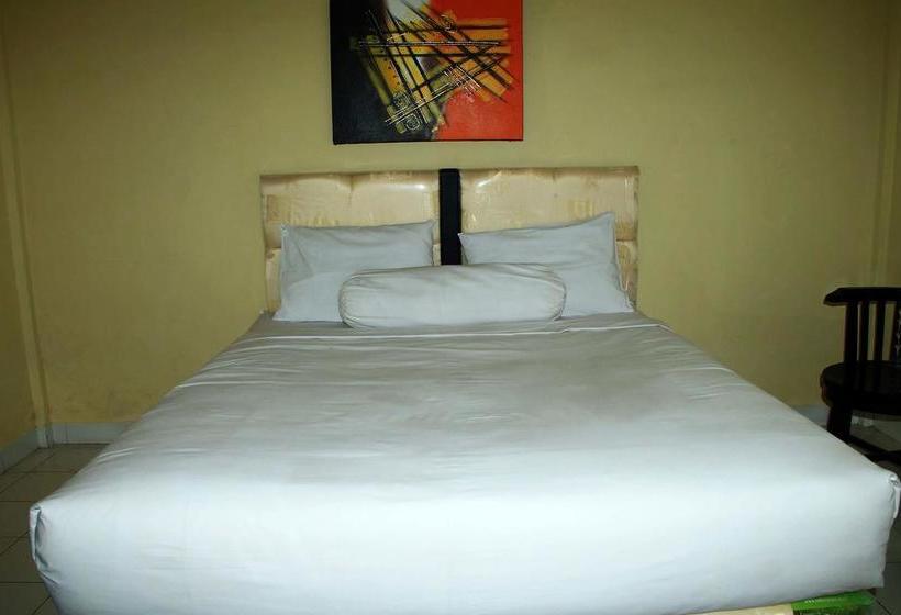 בית מלון כפרי Dewi Warsiki