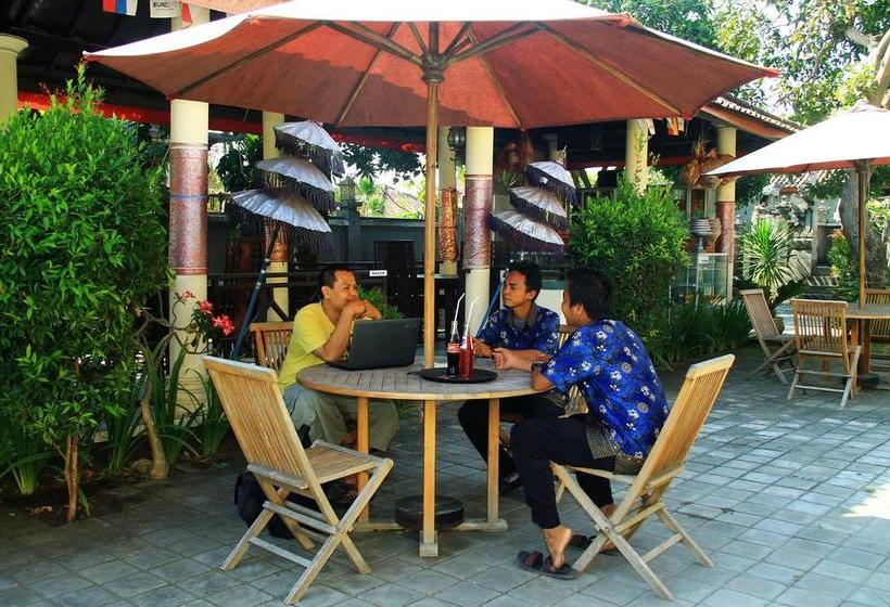 בית מלון כפרי Dewi Warsiki