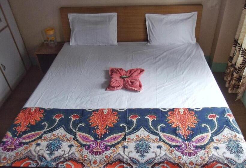 فندق Pines And Peaks