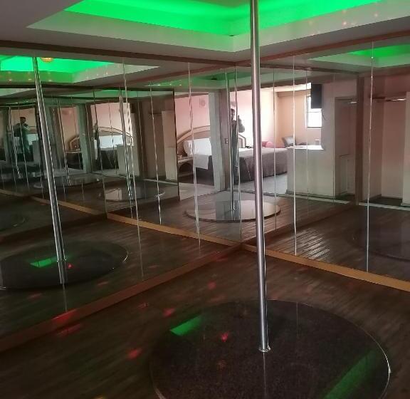 ホテル Puerta Del Sol