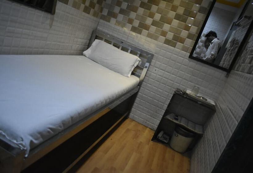 בית מלון כפרי Shadab Palace