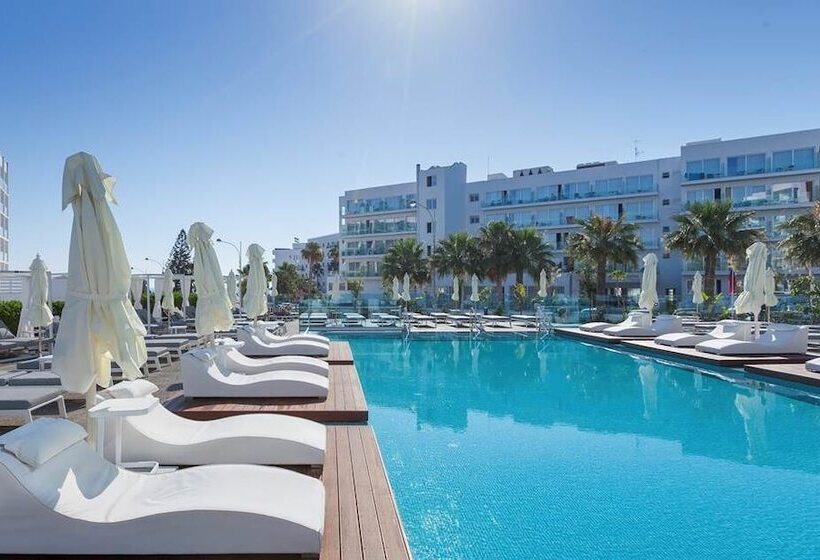 The Blue Ivy Hotel & Suites