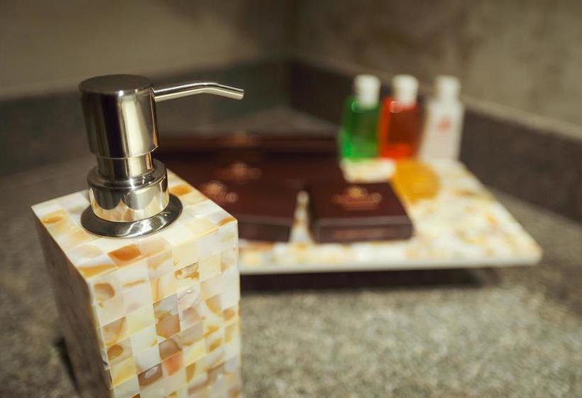 Отель The Grandeur Boutique