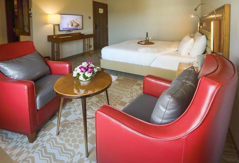 Отель The Grandeur Boutique