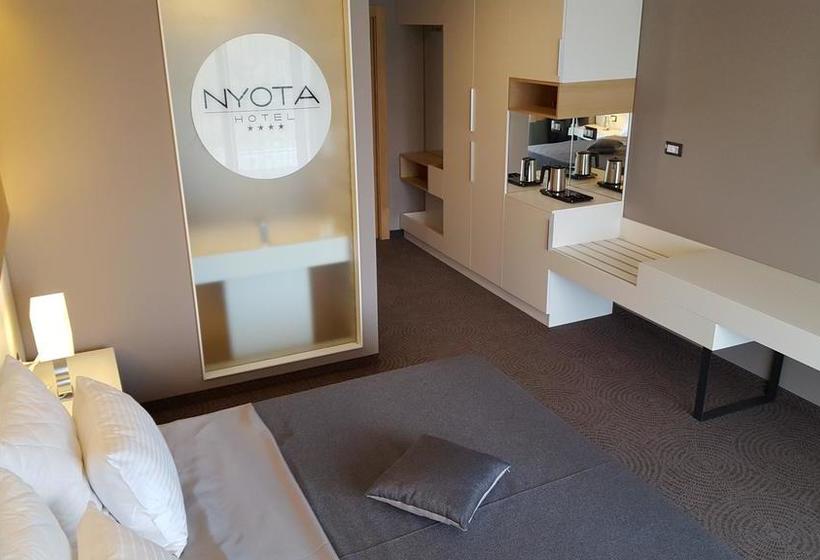 هتل Nyota  & Conference Center