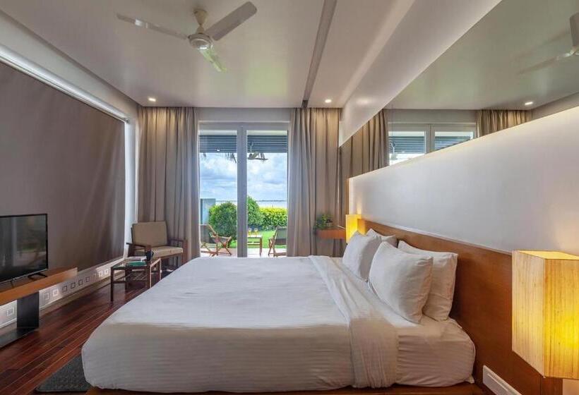 استراحتگاه Stayvista At The Rain River Villa With Infinity Pool