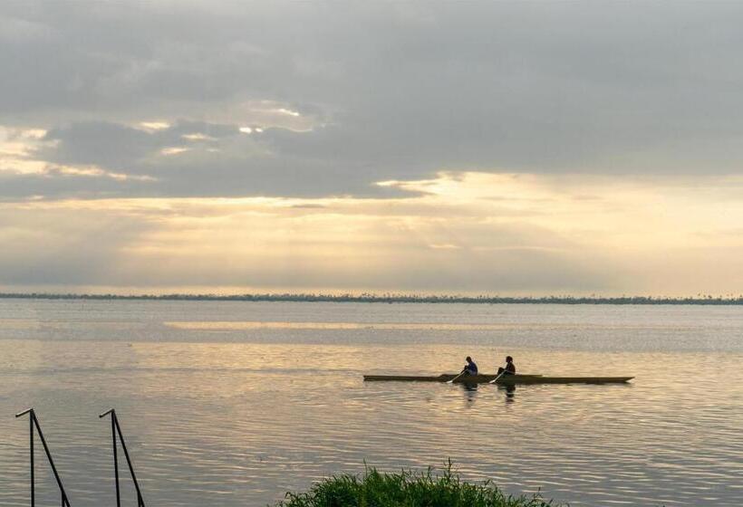 استراحتگاه Stayvista At The Rain River Villa With Infinity Pool