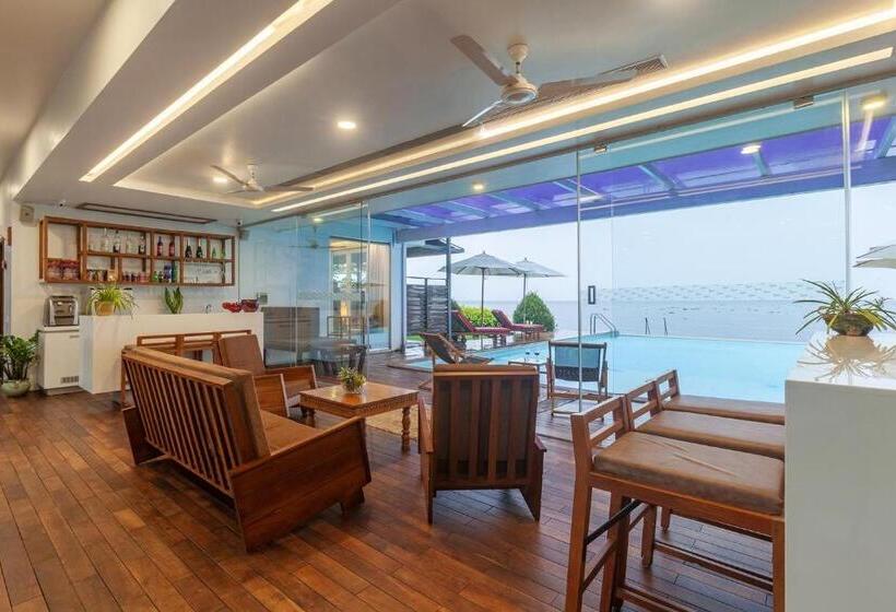 استراحتگاه Stayvista At The Rain River Villa With Infinity Pool