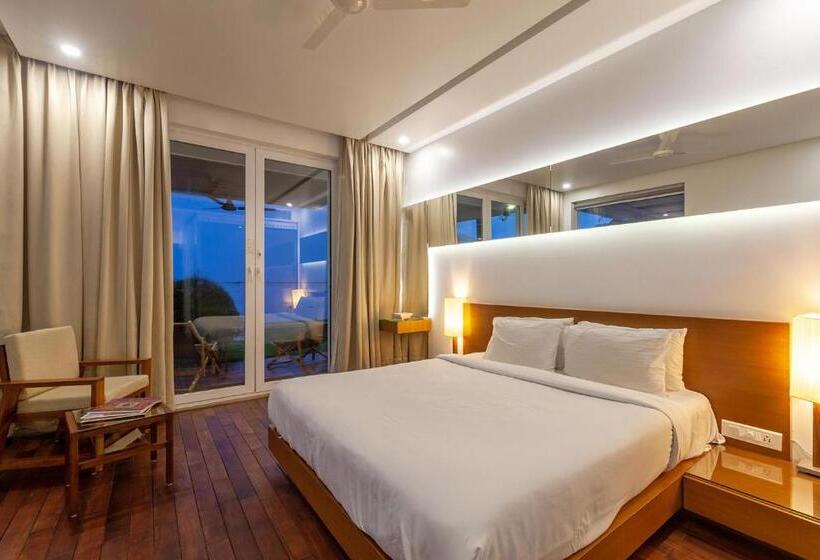 استراحتگاه Stayvista At The Rain River Villa With Infinity Pool