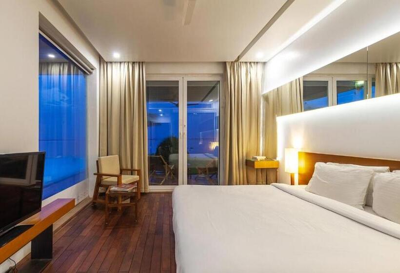 استراحتگاه Stayvista At The Rain River Villa With Infinity Pool