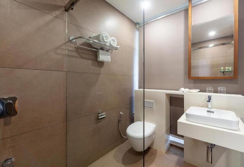 استراحتگاه Stayvista At The Rain River Villa With Infinity Pool