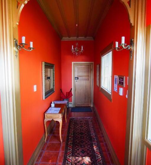 Sea Breeze B & B