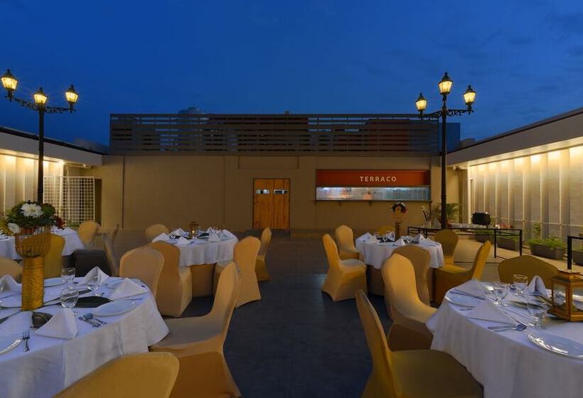 בית מלון כפרי The Fern, Vadodara