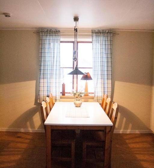 Bed and Breakfast Brovaktarstugan