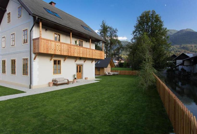 تختخواب و صبحانه Butterfly Lodge