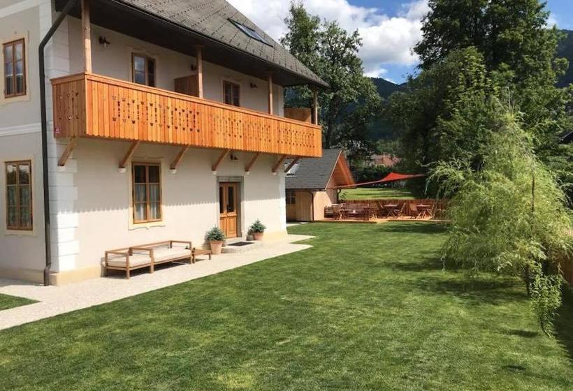 تختخواب و صبحانه Butterfly Lodge