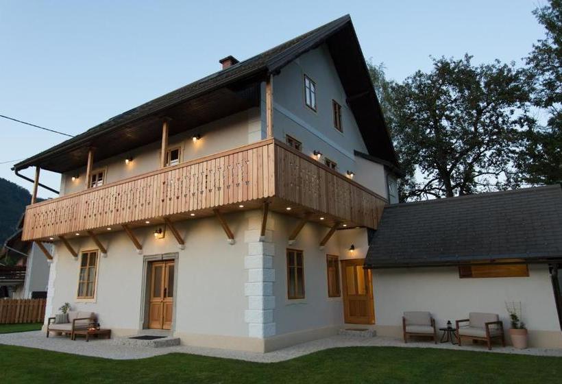 تختخواب و صبحانه Butterfly Lodge