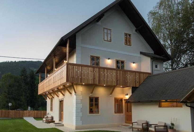 تختخواب و صبحانه Butterfly Lodge