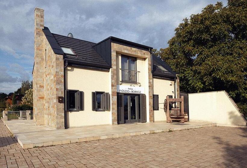 مبيت وإفطار Flamingó Panzió és Borház