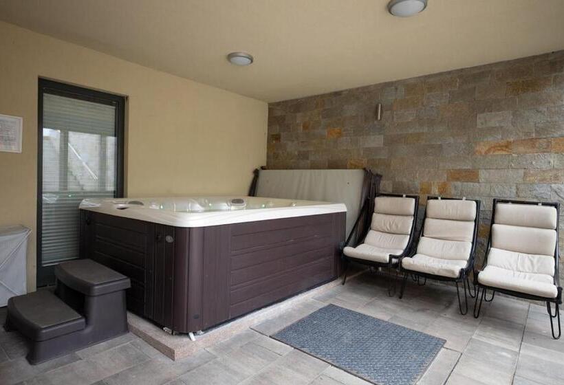 مبيت وإفطار Flamingó Panzió és Borház