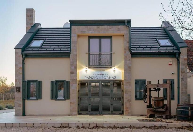 Bed and Breakfast Flamingó Panzió és Borház