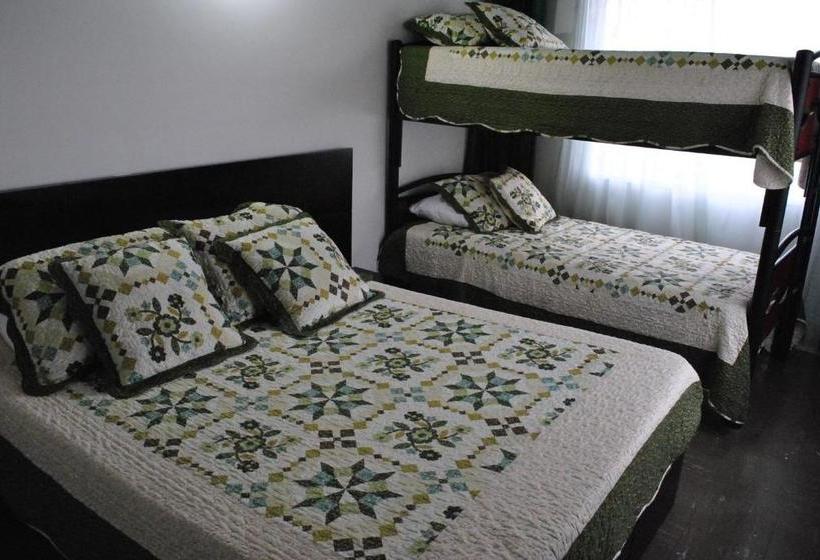 تختخواب و صبحانه Hostal Familiar La Alborada