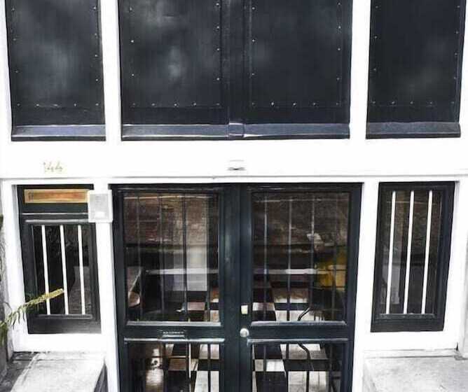 تختخواب و صبحانه Stuart Luxury Rooms