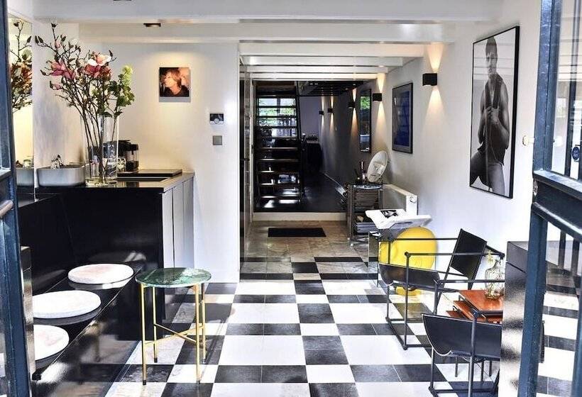 تختخواب و صبحانه Stuart Luxury Rooms