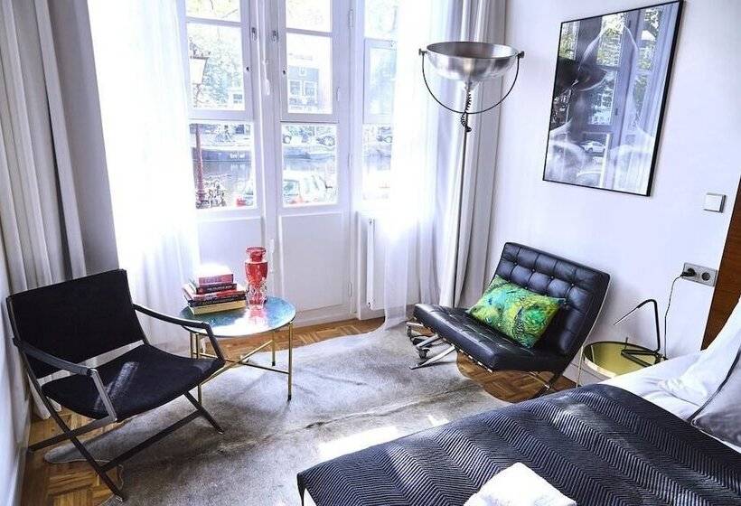 تختخواب و صبحانه Stuart Luxury Rooms