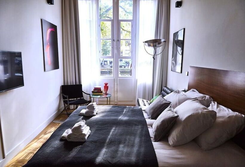 تختخواب و صبحانه Stuart Luxury Rooms