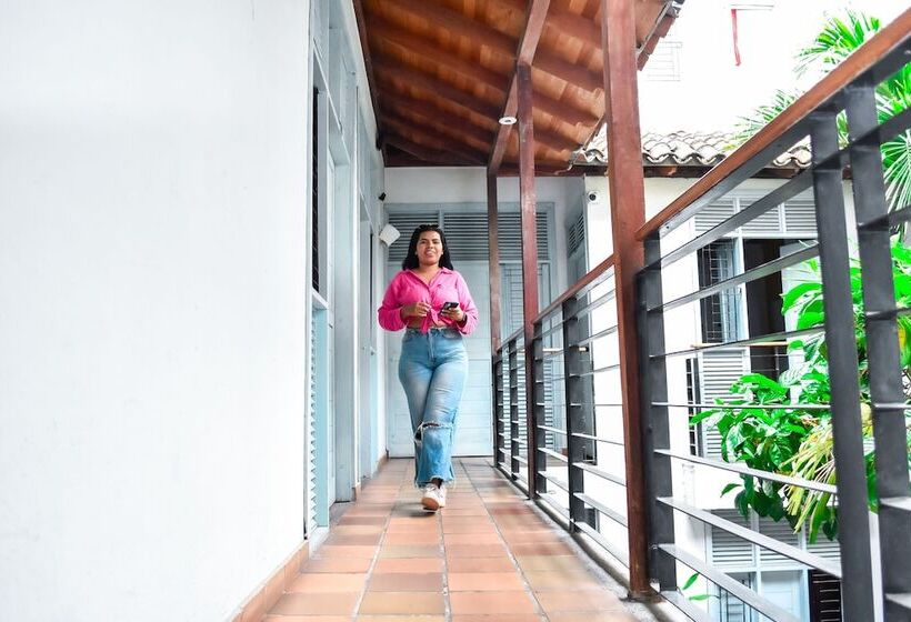 בית מלון כפרי Aluna Hostel B&b