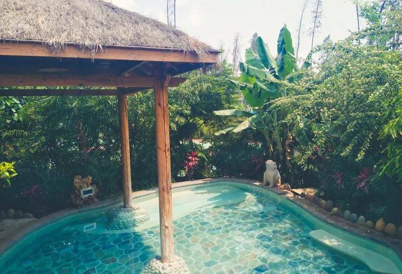 هتل Chinese Yew Lake