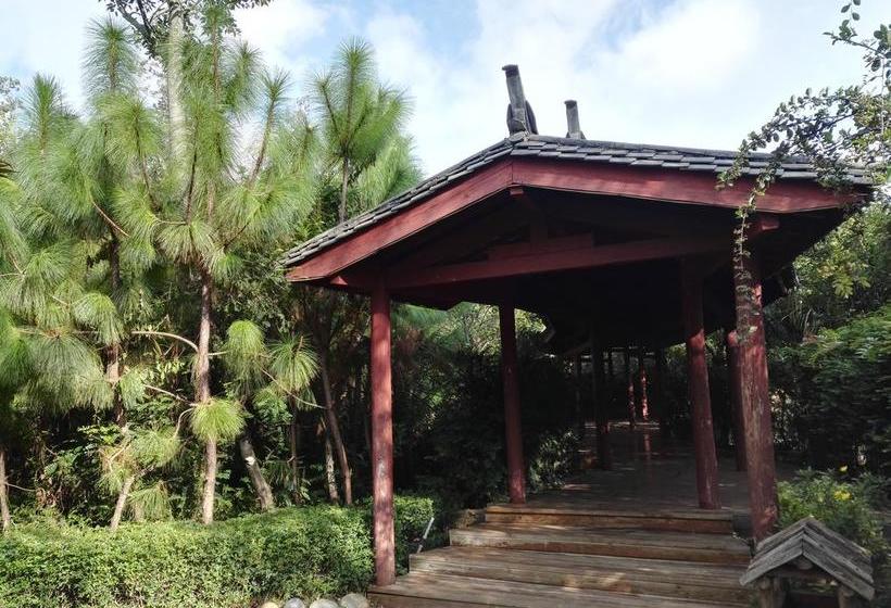 هتل Chinese Yew Lake