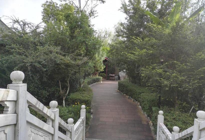 هتل Chinese Yew Lake