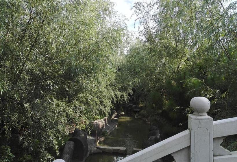 هتل Chinese Yew Lake