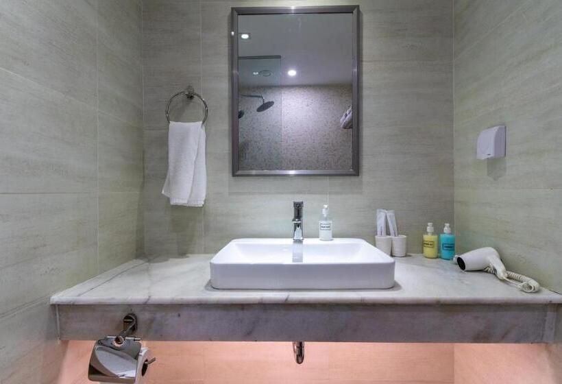 هتل Edelweiss Art