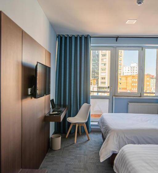 هتل Edelweiss Art