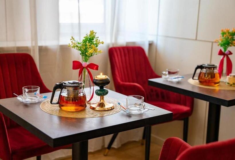 هتل Edelweiss Art