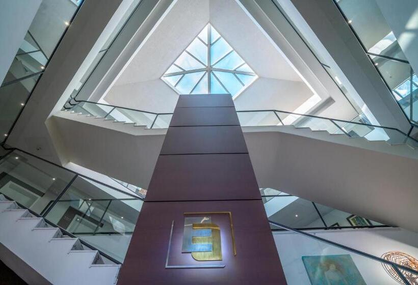 هتل Edelweiss Art