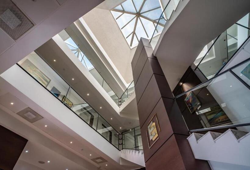 هتل Edelweiss Art