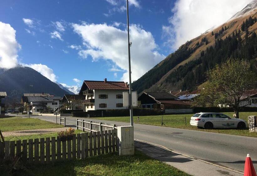 Отель Gasthof Sonne Häselgehr