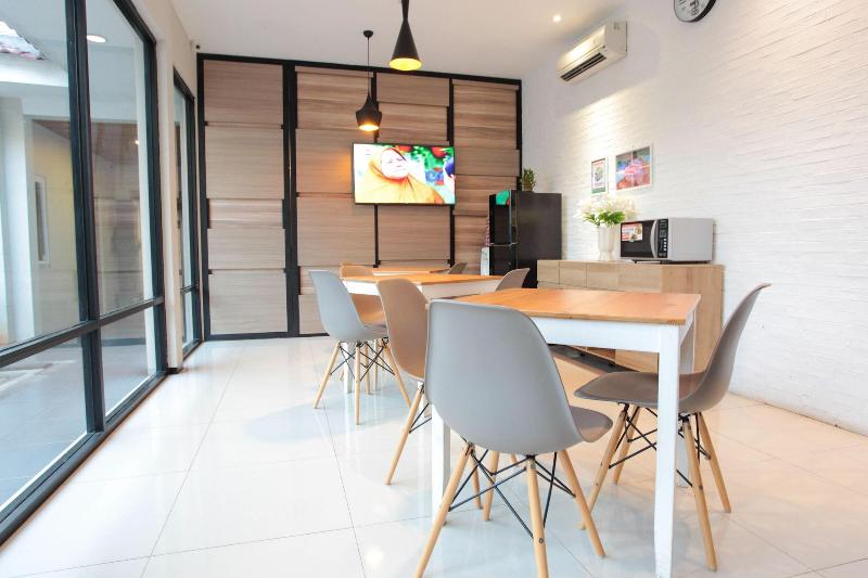 Hotel Legreen Suite Supomo