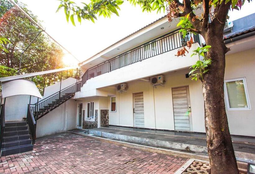 Hotel Legreen Suite Supomo